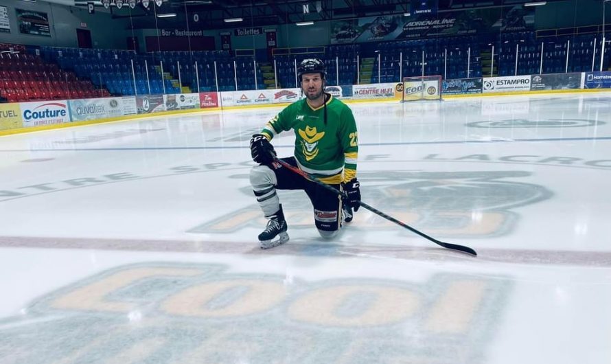 Keven Cloutier avec les couleurs des Cowboys de Beauce de la LNHB