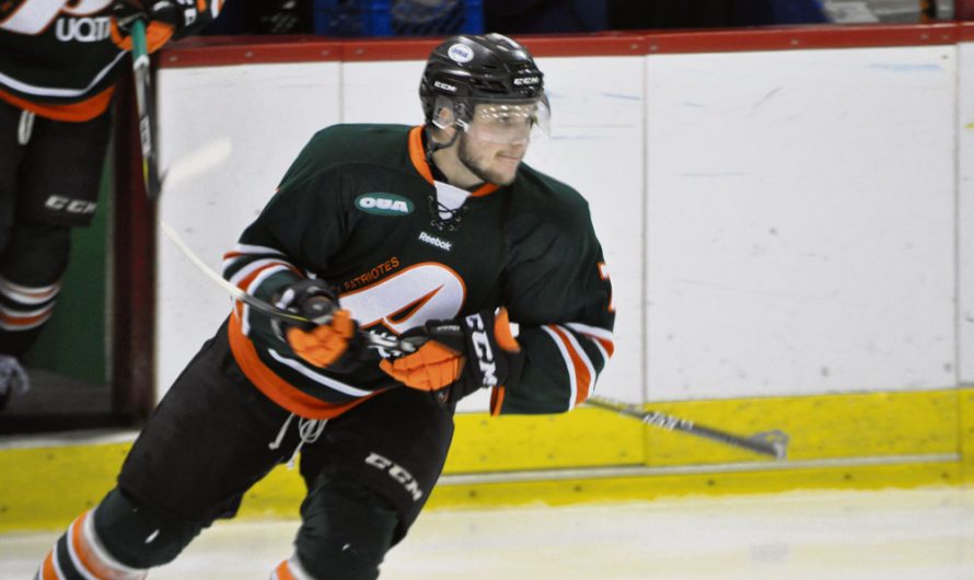 Un champion des Patriotes de l’UQTR avec les Pétroliers