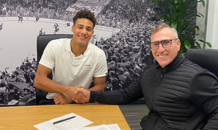 Les Ducks d’Anaheim signe Tyson Hinds