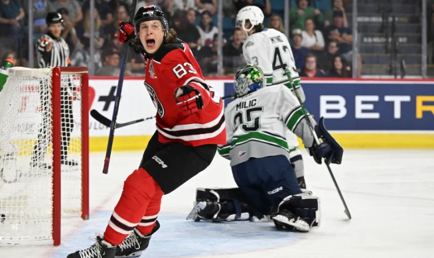 Les Remparts soulèvent la Coupe Memorial