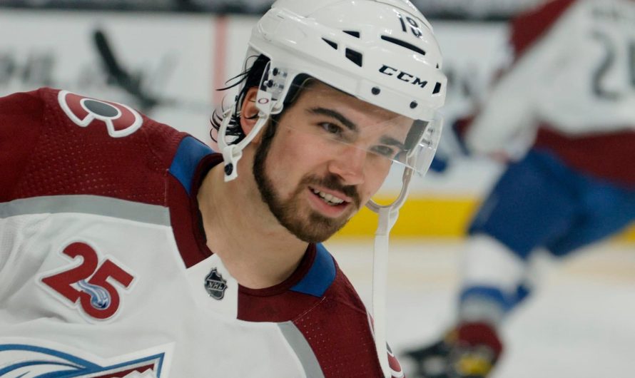 Alex Newhook signe avec le Canadien pour un montant dérisoire