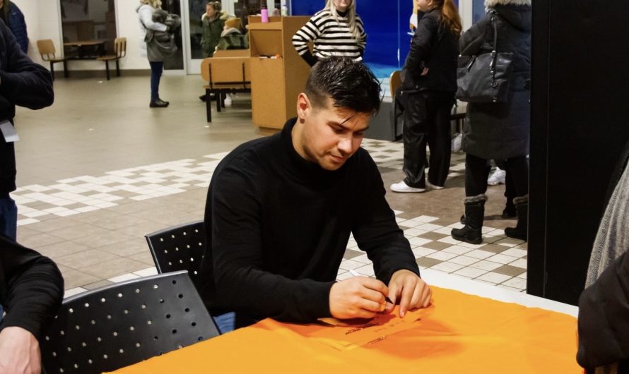 Yannick Martel signe avec le Poulin Développements de St-Romuald