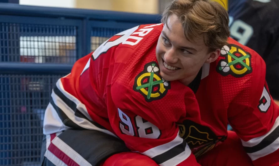 Connor Bedard fera ses débuts ce soir contre les Blues