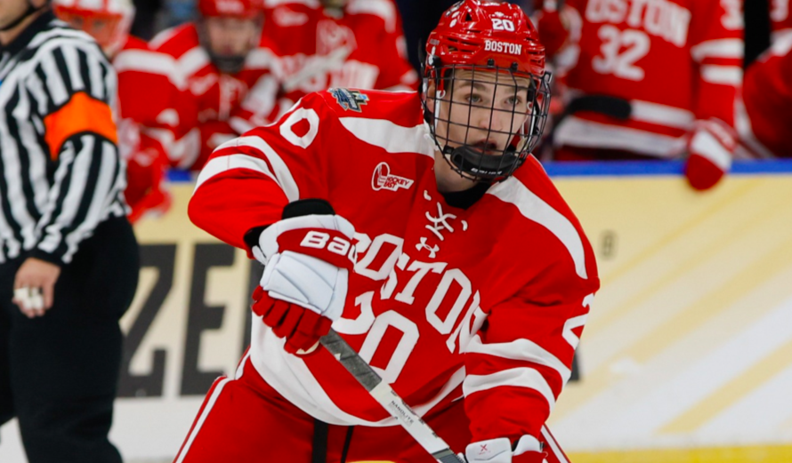 Lane Hutson célèbre son retour au jeu en grand