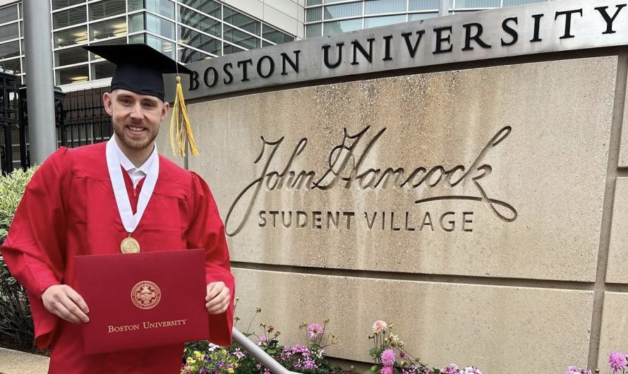 A.J. Greer a gradué de l&rsquo;Université de Boston