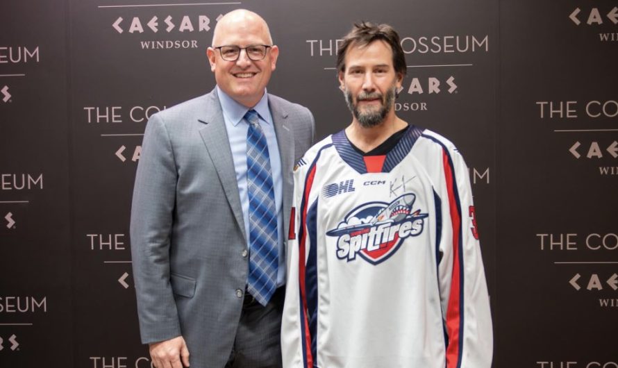Keanu Reeves signe un contrat d&rsquo;un jour avec les Spitfires de Windsor